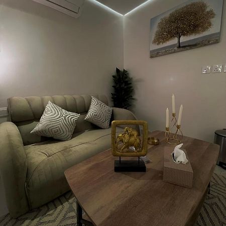 Villa استديو مع جلسة خارجية بدخول ذكي Ar Riyad Esterno foto